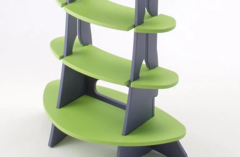 Powder coated wood-ladder with multi-level seating with green footrests and a grey base