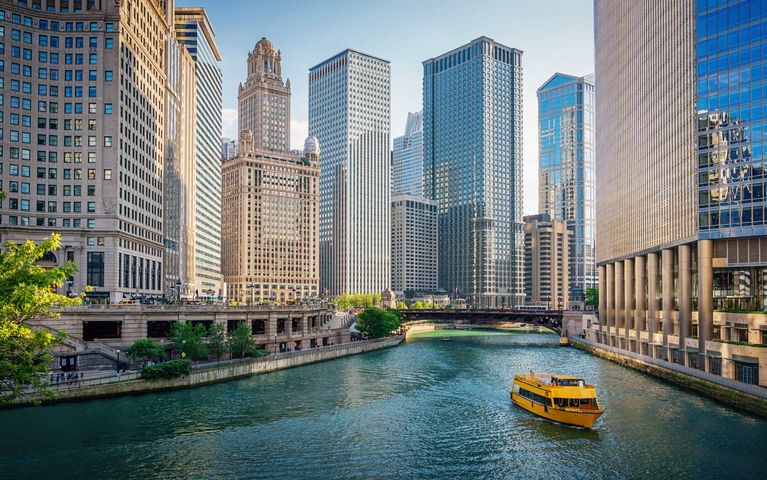 Picture of Chicago River and cityscape