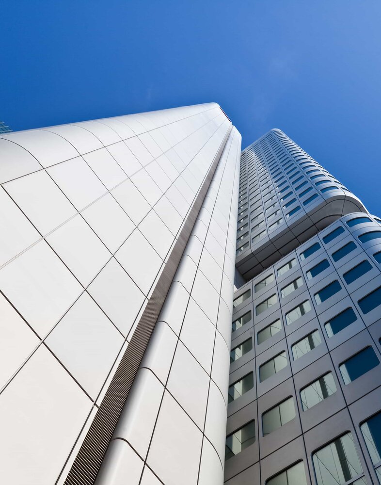 skyscraper_grey_blue_sky_c_Fotolia-min.jpg